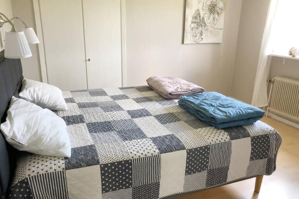 Egen Laegenhet I 2-Familjshus Pa Landet. Tierp Exterior foto